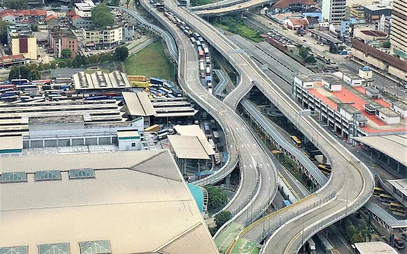 Travel option comparison for Changi Airport to JB private transfer, bus and train