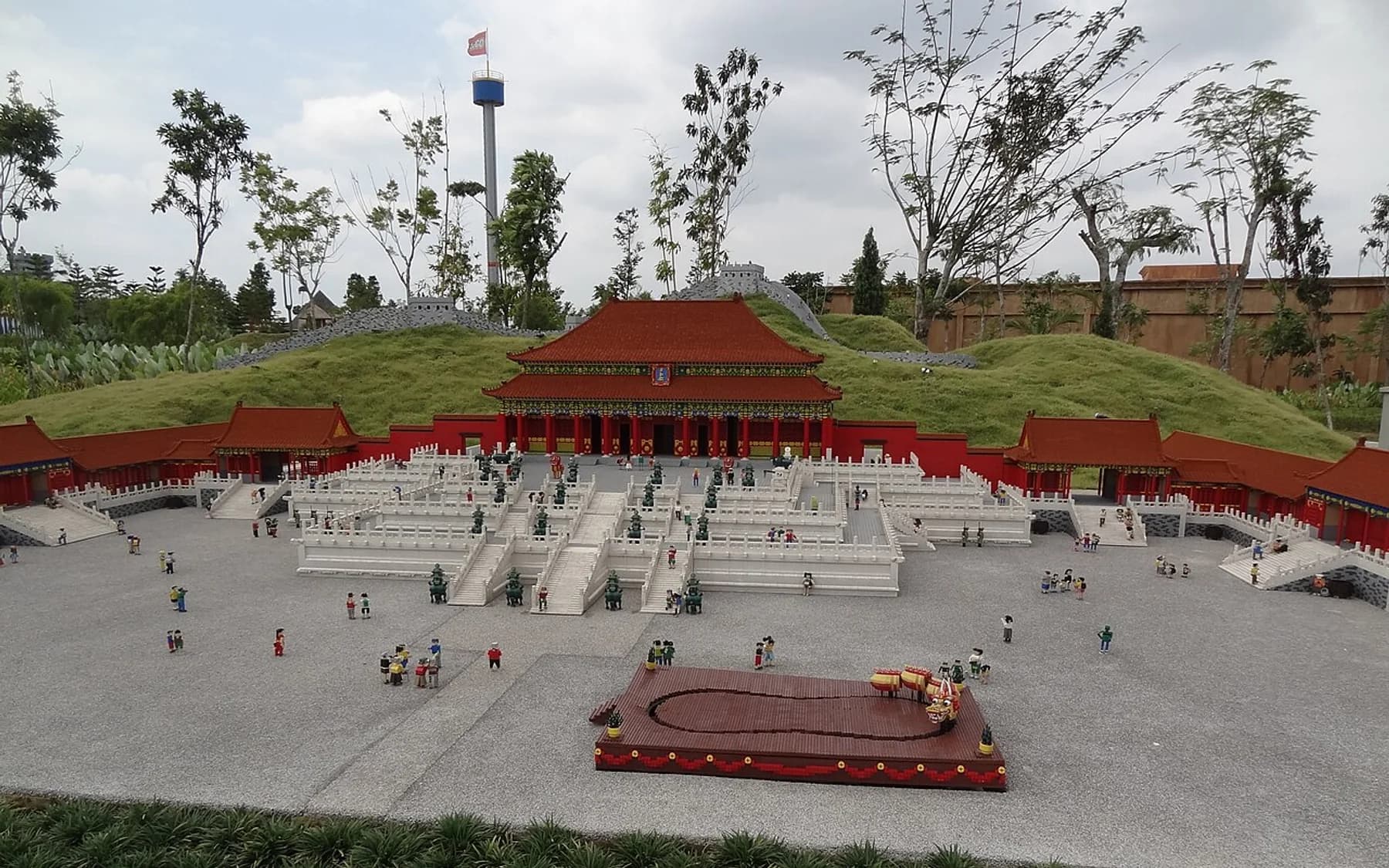 Family MPV transfer arrival near Legoland Malaysia resort area